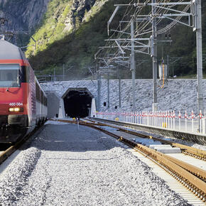 smg_bpm_gotthard_basistunnel_zug_schienen_1.jpg