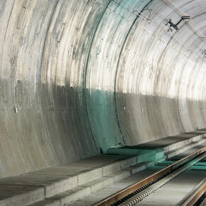 smg_bpm_gotthard_basistunnel_zug_schienen_2.jpg